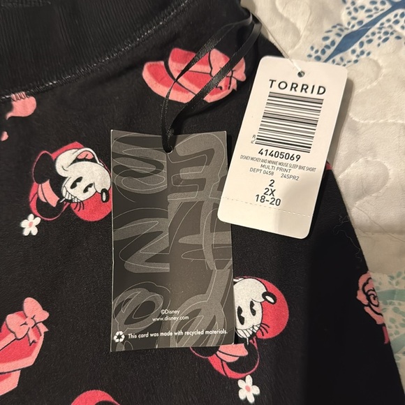 Women's Black Minnie Mouse Shorts - Picture 6 of 6